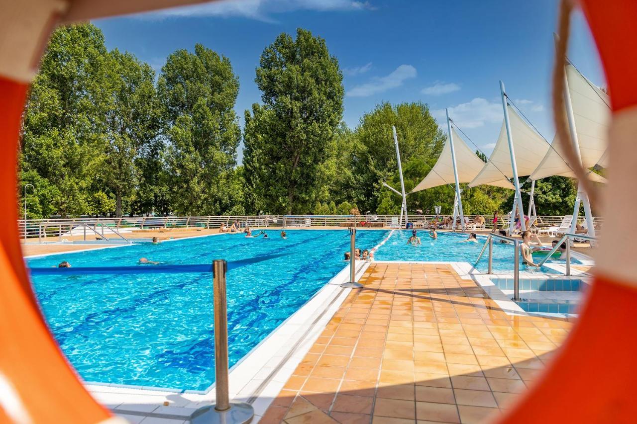 Balatontourist Fuered Camping & Bungalows Балатонфюред Экстерьер фото