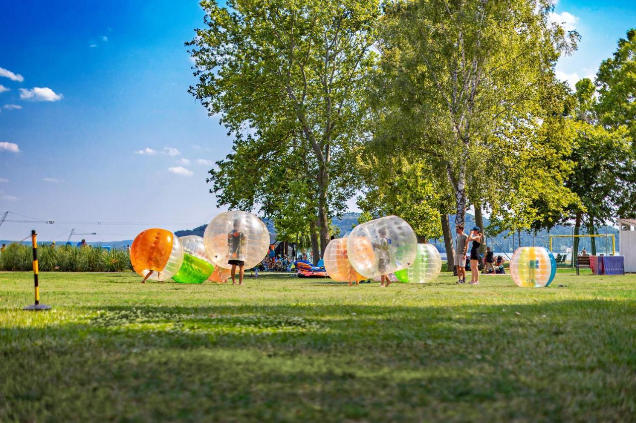 Balatontourist Fuered Camping & Bungalows Балатонфюред Экстерьер фото
