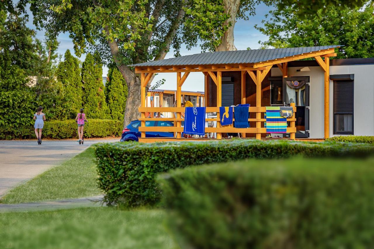 Balatontourist Fuered Camping & Bungalows Балатонфюред Экстерьер фото
