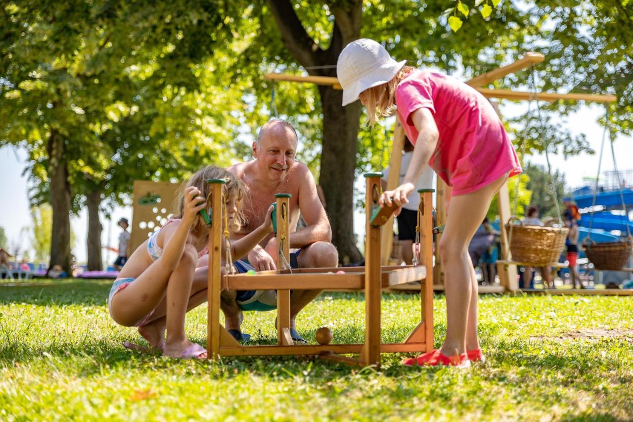 Balatontourist Fuered Camping & Bungalows Балатонфюред Экстерьер фото